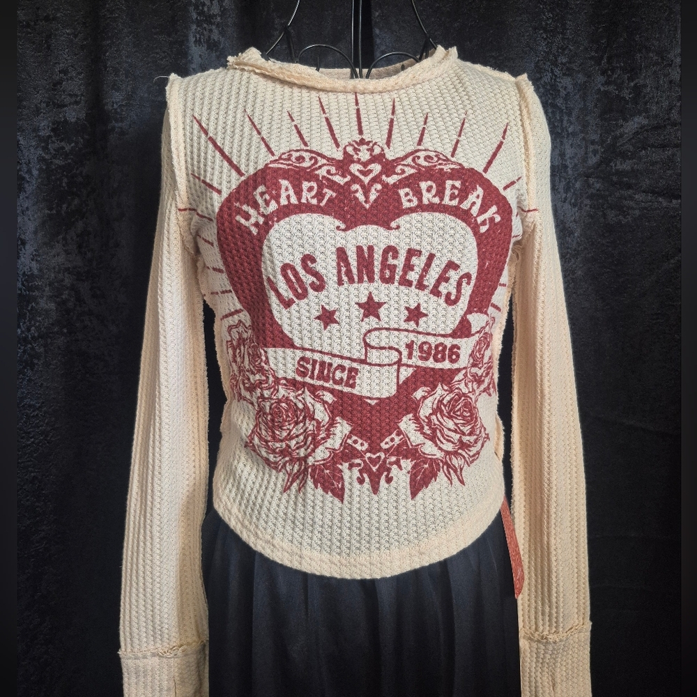 Cream Long Sleeve Cropped Los Angeles Graphic Tee